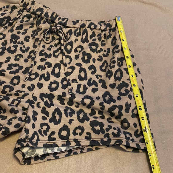 🍂Adorable Cheetah print lounge shorts! - Picture 5 of 10